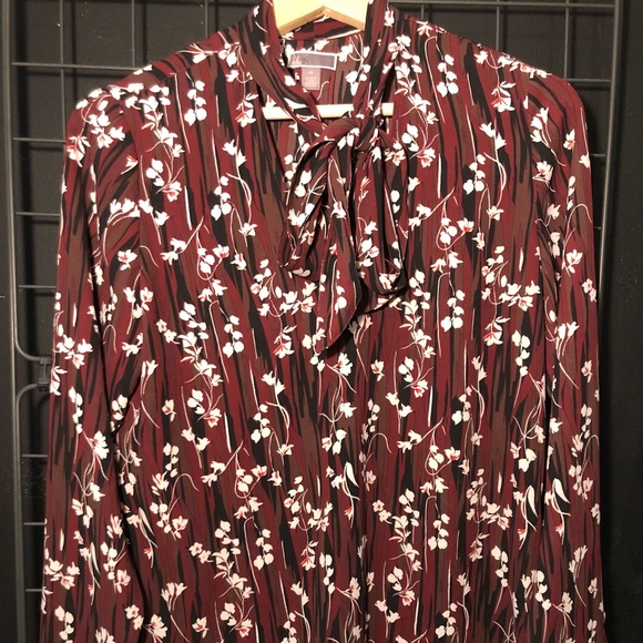 Macy’s Floral Print, Tie-Front Blouse - Picture 4 of 6